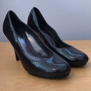 Simply Vera Wang Patent Plum Pumps